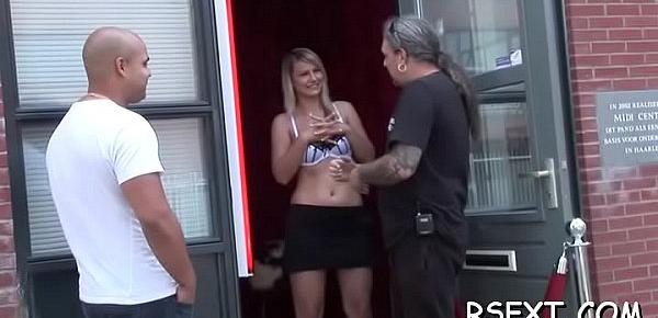  Sexyg prostitute gets down to show off her amazing oral pleasure job